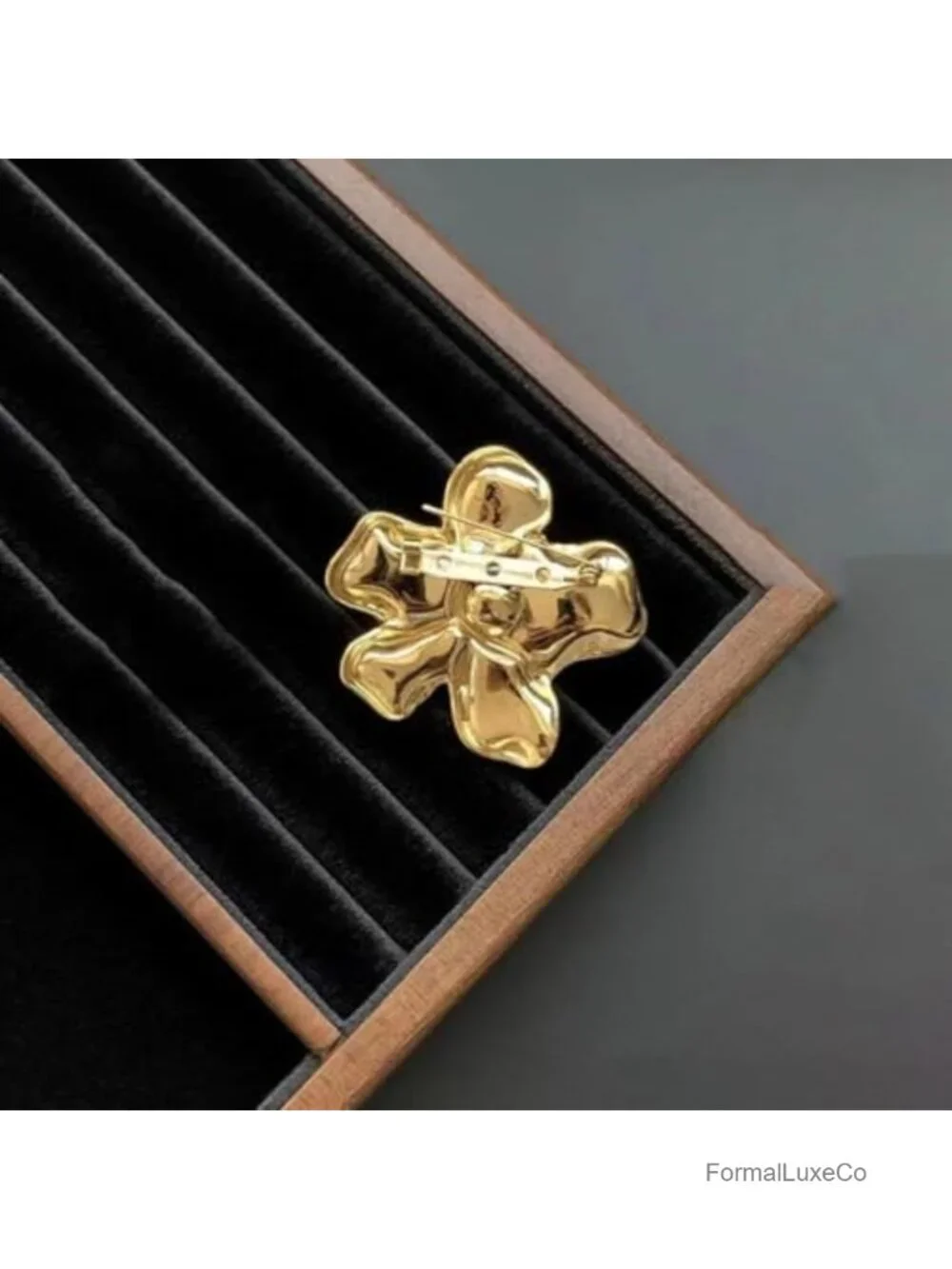 Gold Pearl Flower Brooch Pin for Women Chunky Floral Statement Vintage Style